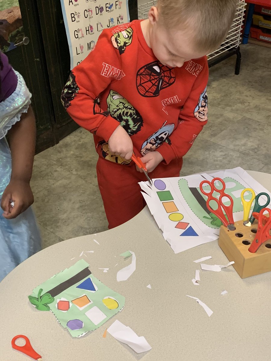 brighterbunnies's tweet photo. Lots of cutting and counting skills being developed this morning #cuttingwithscissors #grossmotorskills #finemotorskills #eyfs #counting #reasonstocount https://t.co/yxqK7lobwv