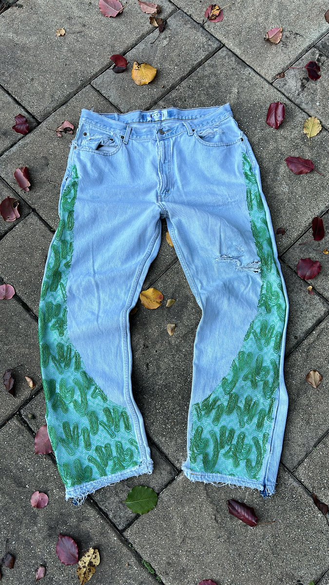 ACVZN's tweet photo. I just make dope clothes and mind my business 🙇🏽‍♂️ https://t.co/k7nEYgxruT