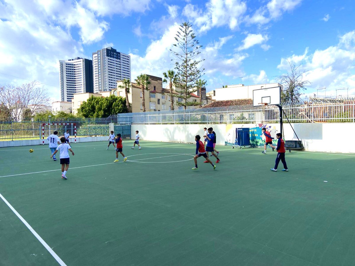 HospitalariasMG's tweet image. 🏃🏽‍♀️¡Hoy hemos tenido la suerte de recibir al Colegio Sagrado Corazón! para realizar una jornada deportiva entre sus alumnos y nuestras personas atendidas.

#deporteinclusivo #inclusionsocial #habitosdevidasaludable