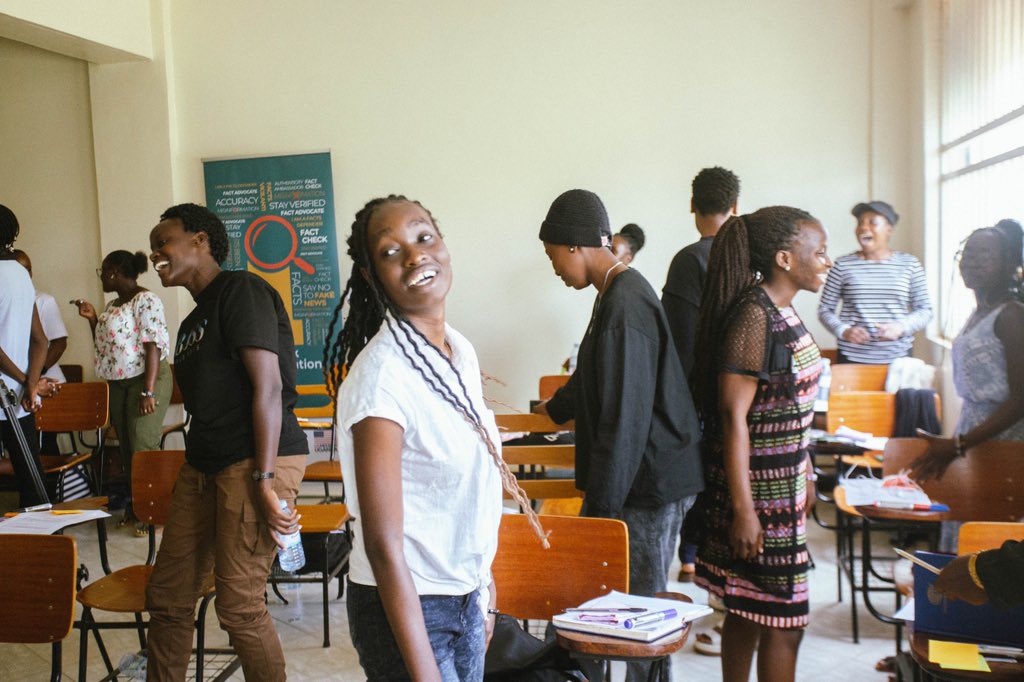 TheDebunkShow's tweet photo. Work without play they sayβ¦
It is always fun when we break off a bit to re-energize before the afternoon practical training session.
#StudentFactCheckers
#stayverified
πΈ @RukiaNabbanja @Namazzi_Vicky https://t.co/2dPlqeXLFC