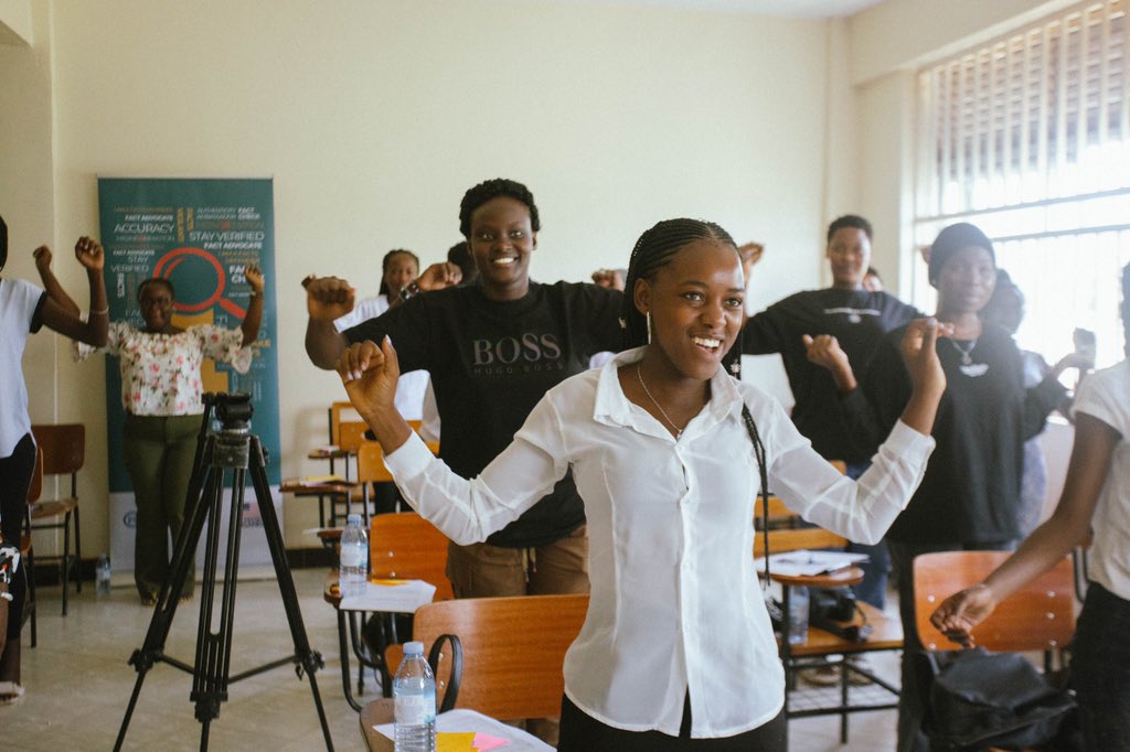 TheDebunkShow's tweet photo. Work without play they sayβ¦
It is always fun when we break off a bit to re-energize before the afternoon practical training session.
#StudentFactCheckers
#stayverified
πΈ @RukiaNabbanja @Namazzi_Vicky https://t.co/2dPlqeXLFC