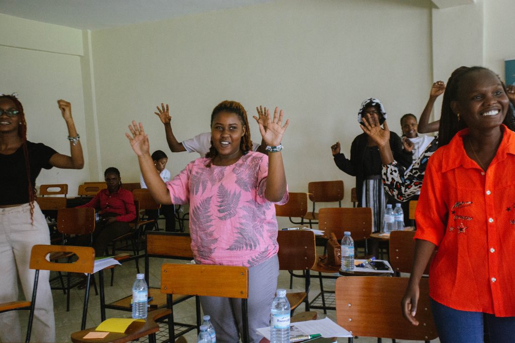TheDebunkShow's tweet photo. Work without play they sayβ¦
It is always fun when we break off a bit to re-energize before the afternoon practical training session.
#StudentFactCheckers
#stayverified
πΈ @RukiaNabbanja @Namazzi_Vicky https://t.co/2dPlqeXLFC