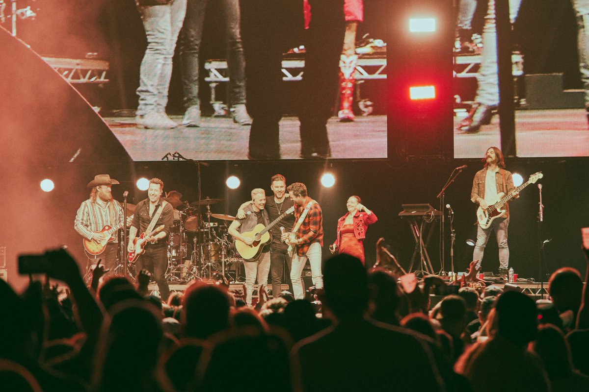 The moment @OldDominion were joined on stage by @brothersosborne & @ElleKingMusic, what a way to close out C2C Festival 2024!!🤩🙌 @RubyGauntPhoto 📸