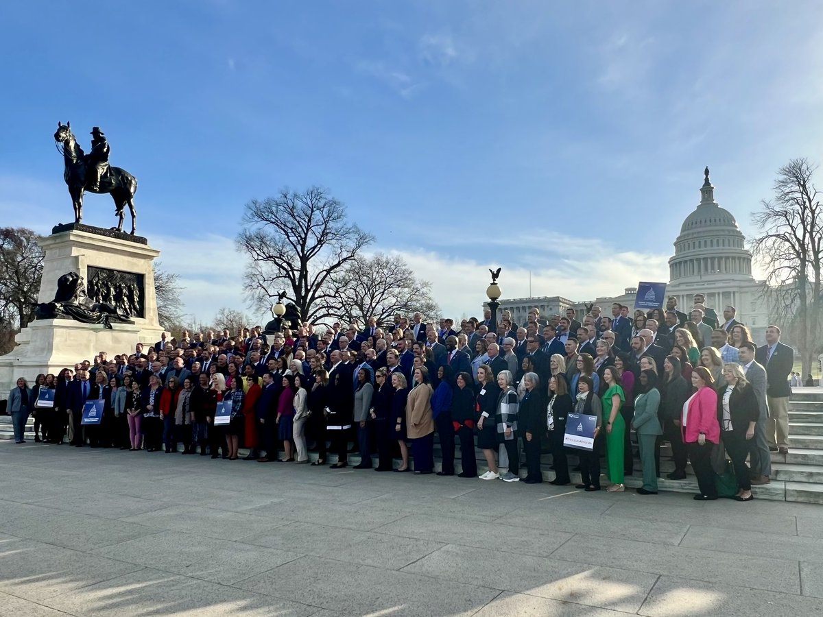 When #PrincipalsAdvocate together, their collective voice is a powerful force on Capitol Hill. Today, more than 400 #PreK12 school leaders from @NAESP and @NASSP will share their schools’ stories—both challenges and successes—with their legislators.