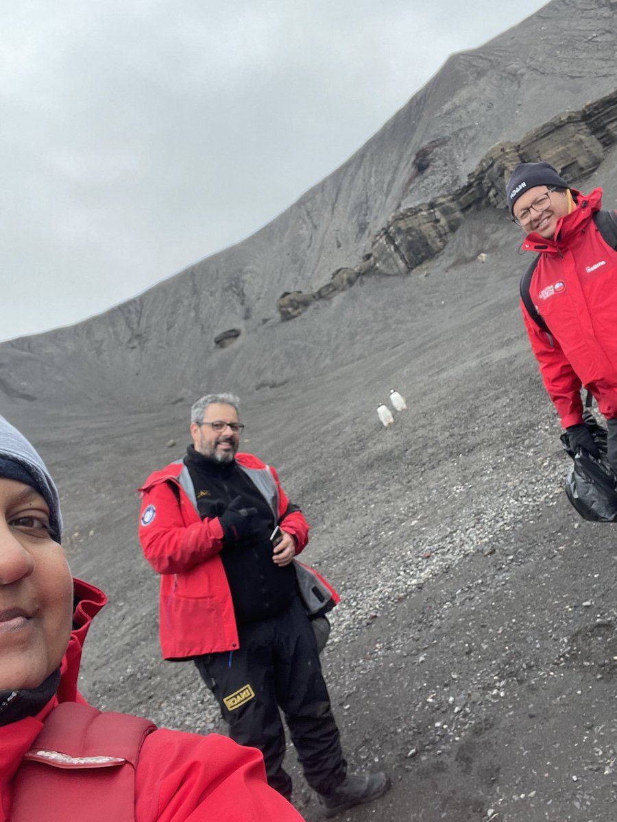 ExtremophilesUK's tweet image. One final week to go in this amazing expedition to the #Antarctic! #Fumaroles, #Penguins, amazing landscapes, and a great team! @AparnaMicrobio @INACHnet @antartica_ET @sklplanets #Macau #Chile #Spain #Portugal