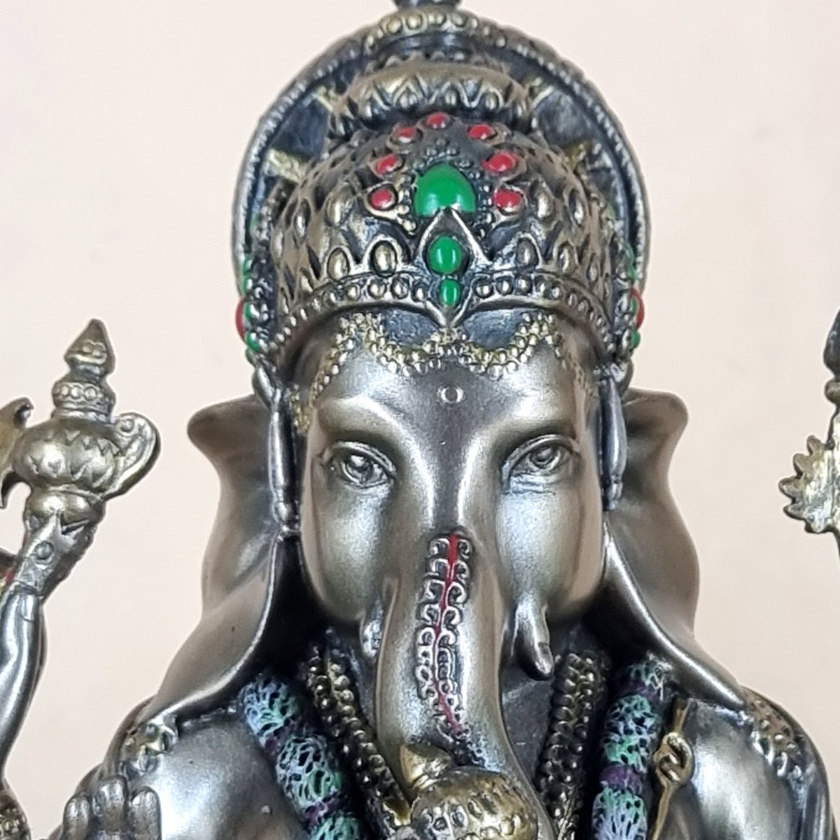 diwamhandicraft's tweet image. Divine Radiance: Copper-Finished Ganesha Statue"✨😍

#DivineRadiance #GaneshaStatue #CopperFinish 

Dimensions: 17.5cm (H) x 11cm (B) x 11cm (L)

@diwamhandicrafts
Website: diwamhandicrafts.com
Whatsapp: +91 9664073873