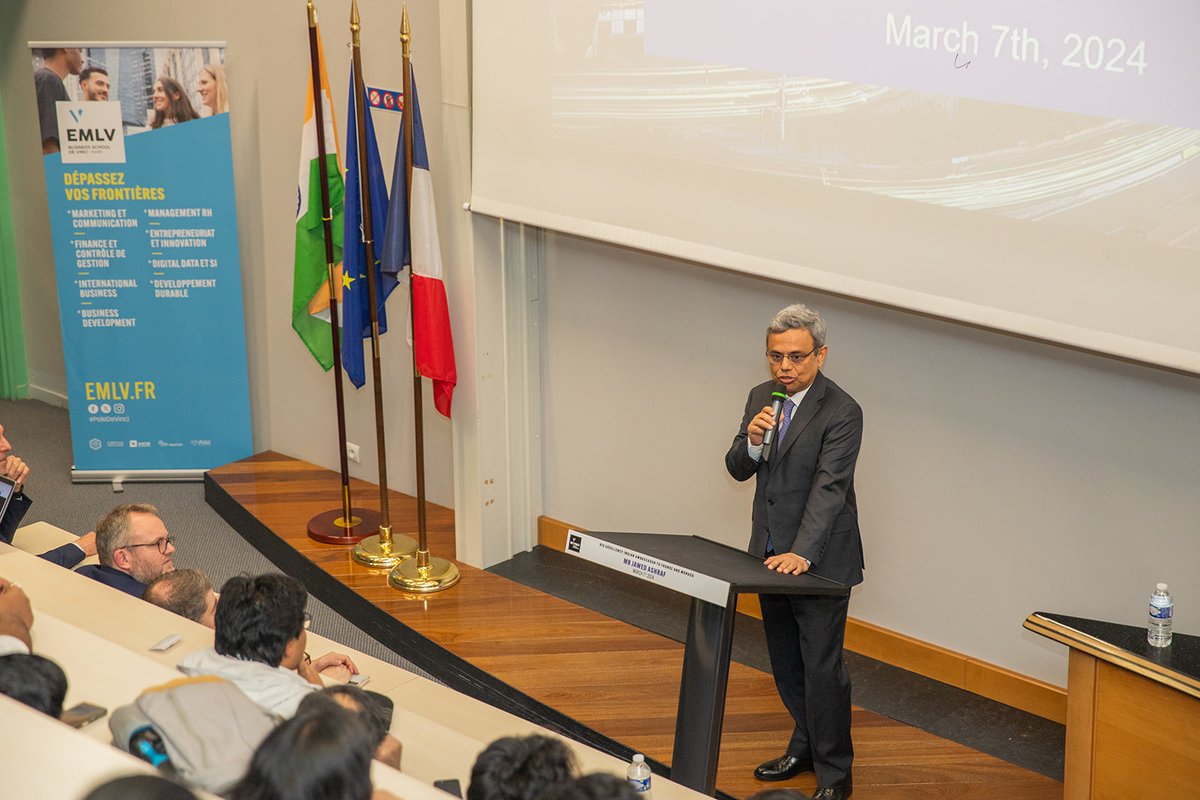 poledevinci's tweet photo. 📢 Thrilled to have hosted His Excellency Jawed Ashraf, Indian Ambassador to France and Monaco, at our Paris La Défense campus.
A fantastic dialogue and learning opportunity for our students and faculty. #DevinciHigherEd #CulturalExchange #IndiaInFrance https://t.co/FIeWZKXeaW