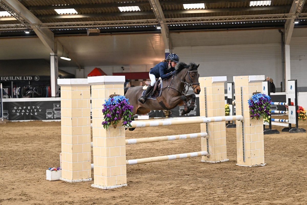 A day’s hunting worked a treat - Little Em &amp; Sparrow Hickstead bound!