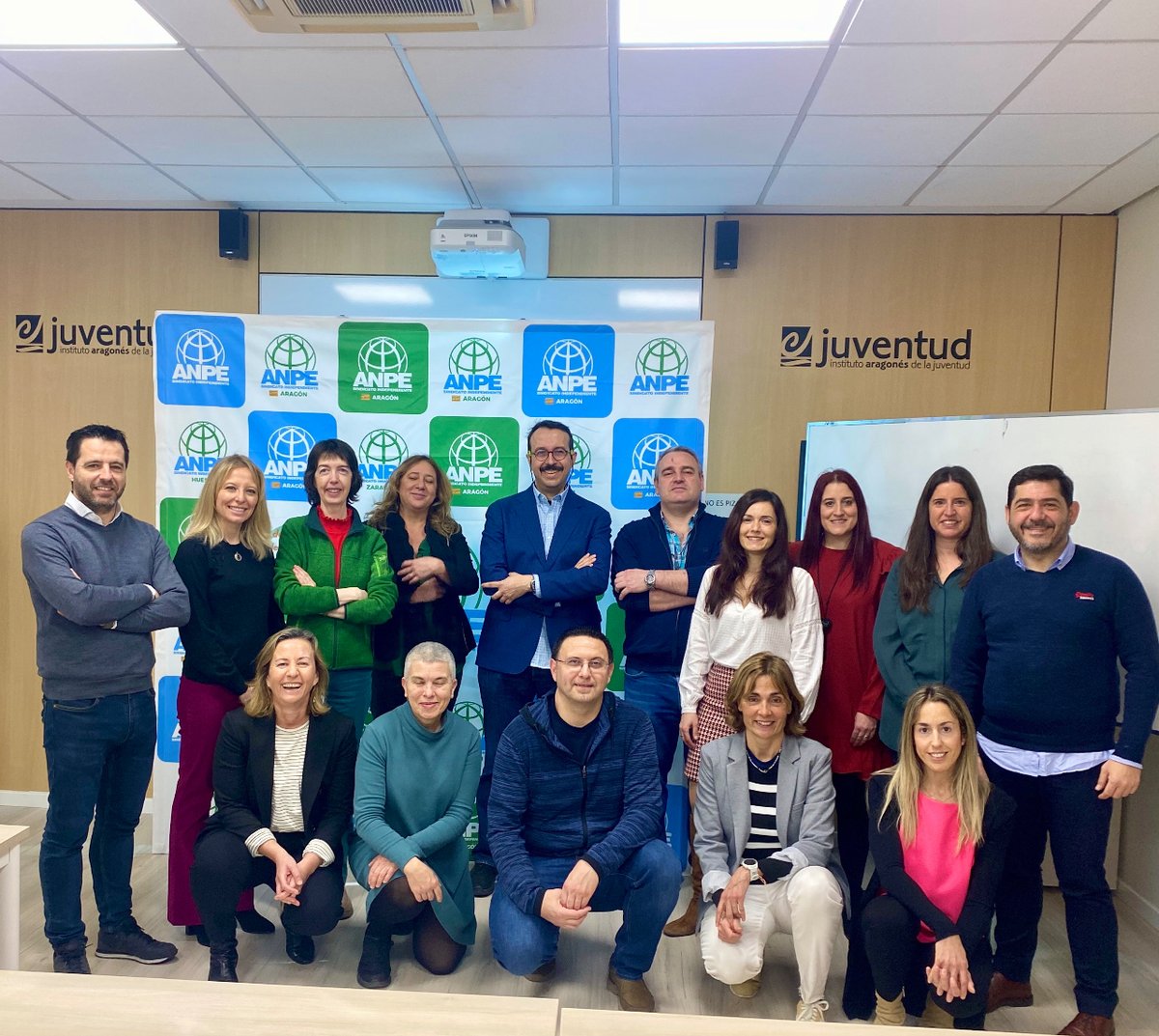 anpenacional's tweet photo. La vicepresidenta nacional de ANPE y el secretario de acción sindical estatal, acompañan a los compañeros y compañeras de ANPE Aragón en su Convención de Delegados 2024.🌐

⚖️ANPE cree que el trabajo colaborativo es indispensable para crecer y seguir ayudando a docentes 🧑‍🏫👩‍🏫 https://t.co/KXHjVGJhEJ