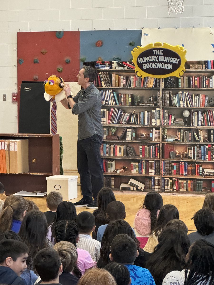 WOPublicSchools's tweet photo. #MarchIsReading month initiatives continue across our district, as the Hungry Hungry Bookworm puppet show made its way to @WoodsideWO for a school-wide puppet show!
#GoWO
#WeareOne https://t.co/XAMN4okmKD