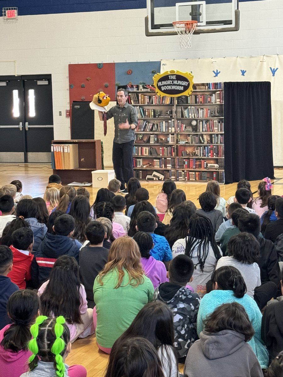 WOPublicSchools's tweet photo. #MarchIsReading month initiatives continue across our district, as the Hungry Hungry Bookworm puppet show made its way to @WoodsideWO for a school-wide puppet show!
#GoWO
#WeareOne https://t.co/XAMN4okmKD