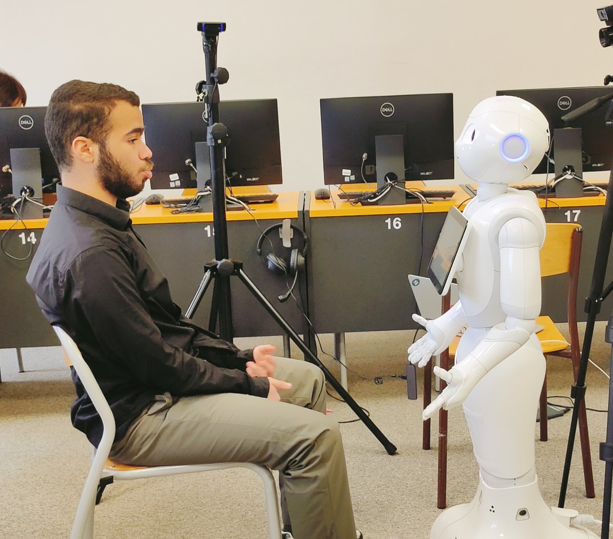IUT_Sceaux's tweet photo. ... Ainsi se terminent les #JPros à @IUT_Sceaux @UnivParisSaclay ... 
... découverte de #apprentissage, sensibilisation hygiène de vie, prévention routière, présentation de #projets tutorés, échanges futuristes avec un robot... 

#BUT #TC #GEA #apperndreautrement https://t.co/dhLrvxIBx2