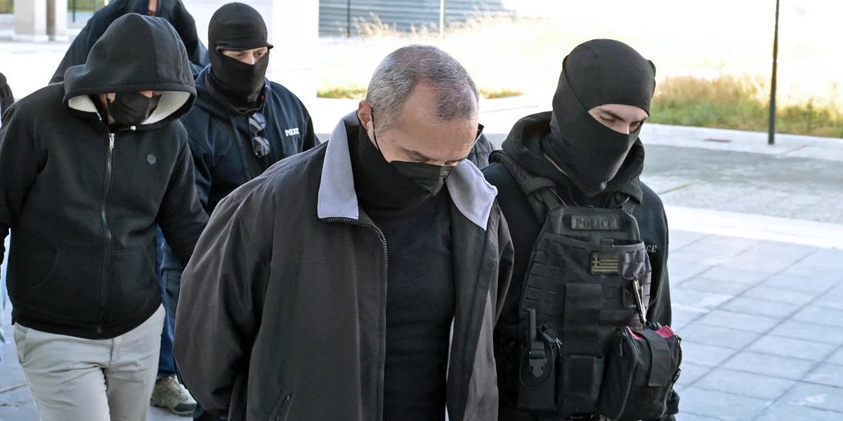 LOLOFLAERA's tweet photo. ΜΑΡΙΑ ΕΛΕΝΗ ΝΙΚΟΛΟΥ η εισαγγελέας που ζήτησε καταδίκη της μητέρας για μαστροπεία κ αθώωση Μίχου για το ίδιο αδίκημα κ το βιασμό της 12χρονης. 
Μάλλον η τρυφερή της καρδιά λύγισε μπροστά στον εξομολογούμενο έρωτα του κατηγορουμένου.
Η δικαιοσύνη για ΦΤΥΣΙΜΟ μη ματιαστεί…
#12χρονη https://t.co/YYV1d9p4hr
