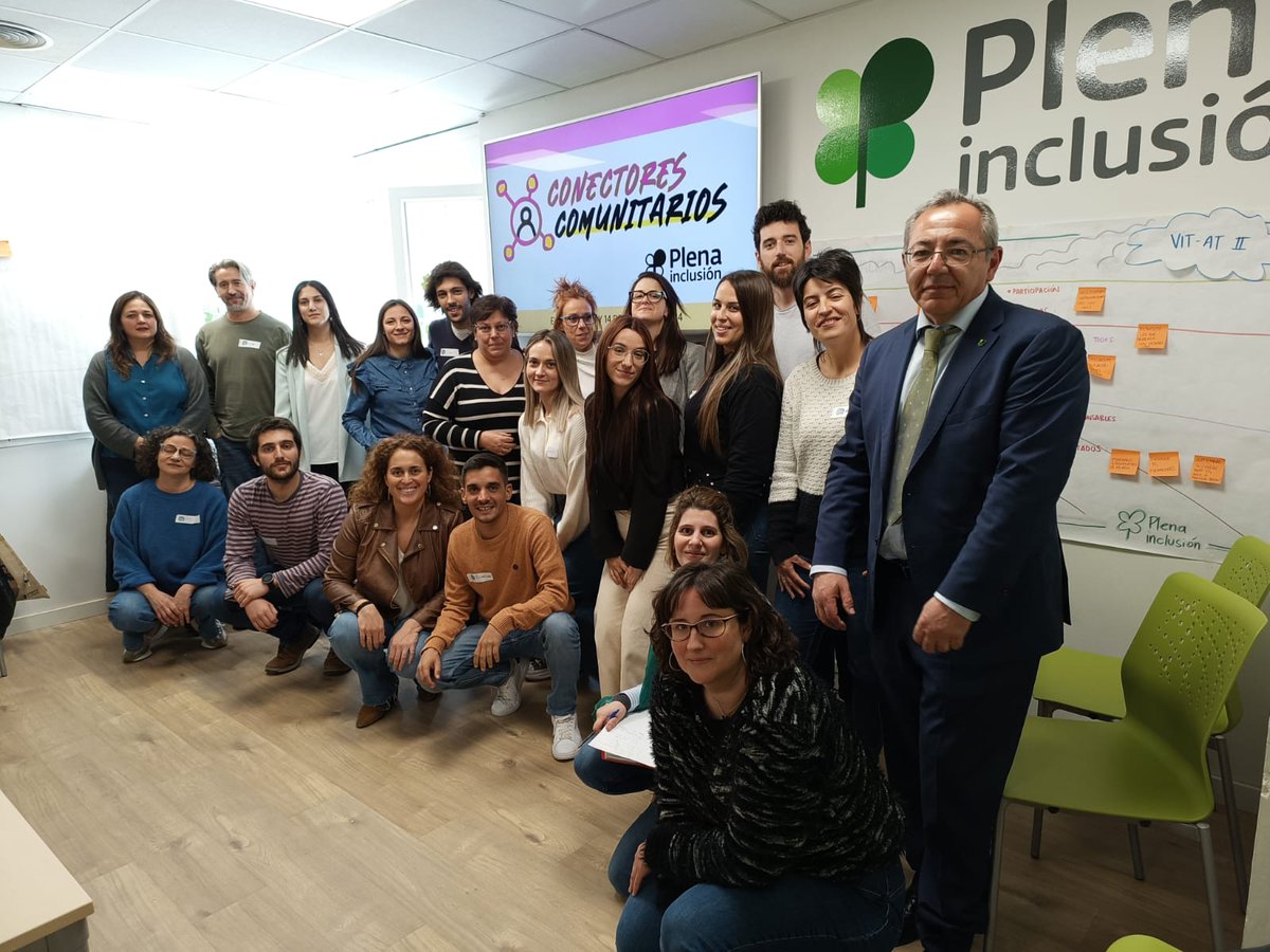 Plenainclusion's tweet photo. 🙋‍♀️Hoy empieza su camino la #EscueladeConectores, una plataforma de formaciones, recursos y una red de aprendizaje y contribución sobre desarrollo comunitario que promueve Plena inclusión.

🆕El lunes presentaremos la web🛜de esta iniciativa.
‼️¡No te lo pierdas! 🍀 https://t.co/VwhkJB66oL