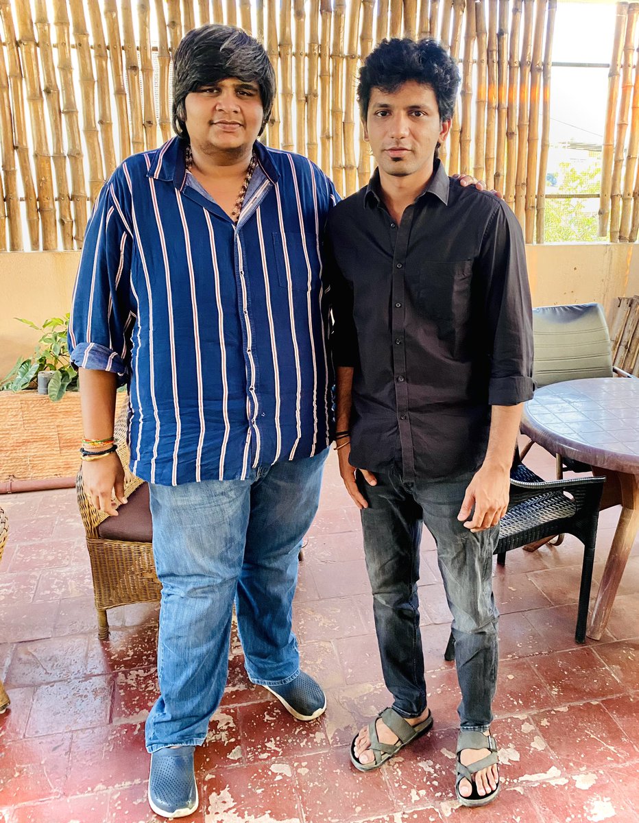 Praveen_Giri14's tweet photo. Madurai Jigarthanda Sambava Club Thalaivar @karthiksubbaraj watched our film #Mankhurd, and appreciated it🙏🏻 
Intense conversation on cinema, filmmaking, and politics. 

Thank you so much for having me and sharing your feedback on the film sir🤗❤️  

#BoysFromMadurai #PraveenGiri https://t.co/wdggISGDBD
