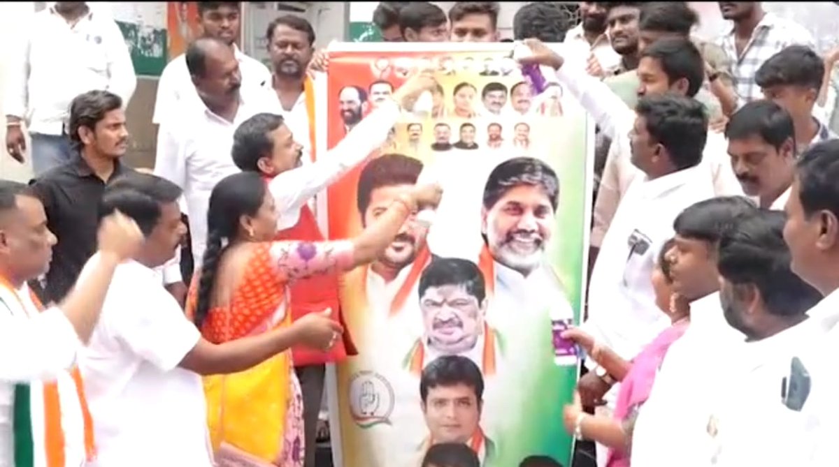 m_tpcc's tweet image. Gandhi Bhavan లో పాలాభిషేకం (Perika Caste కార్పొరేషన్ ఏర్పాటు Cabinet ఆమోదం):Veeraiah Muttineni State Chairman Tpcc Disabled/Handicapped Cell, Chairman పెరికల కార్పొరేషన్ సాధన సమితి @DeepaDasmunsi @INCTelangana @revanth_anumula @TelanganaCMO @Bhatti_Mallu @PonnamLoksabha @V6News