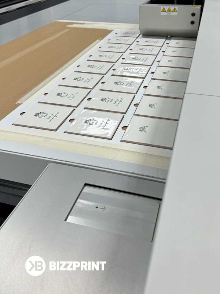 KBizzprint's tweet image. Friese Witjes uit Amersfoort... Het drukken van tegeltjes is waarschijnlijk niet iets waar je direct aan denkt bij Bizzprint?

We maken deze unieke 'handvorm' tegeltjes voor webwinkels die ze met hun eigen design laten bedrukken. 

#print #sign #amersfoort #printhelden