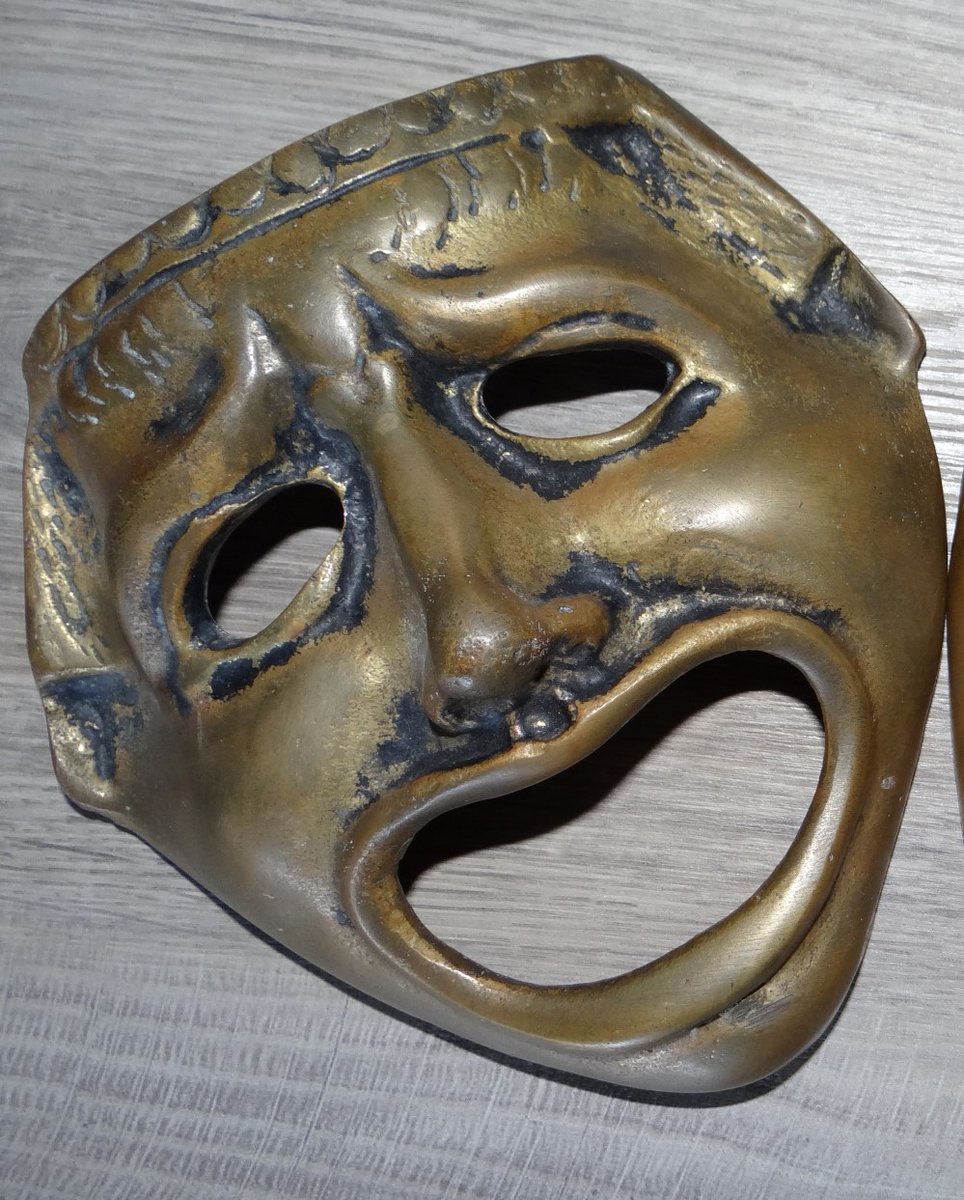 French vintage brass mask, laughing crying mask #homedecor #etsyfinds #funstuff #decor #onlineshopping #HomeStyle #DecorateWithArt #CreativeSpaces #elevateYourVibe #wiseshopper 
Available here 
elementsdeco.etsy.com/listing/755582…