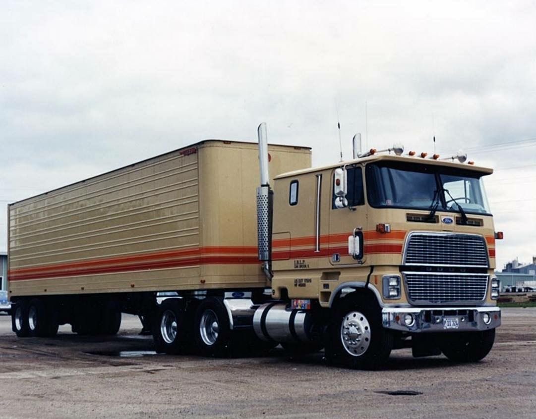 Big Ford Power 💪😎

#thedirtyoldtrucker #oldtrucks #oldschooltrucks #ford #fordtrucks #fordcl9000