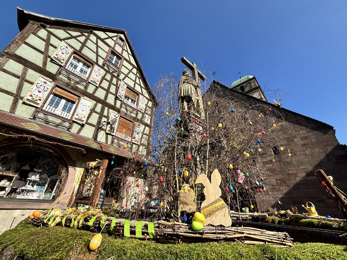 Idée de sortie pour ce week-end : direction #Kaysersberg pour son traditionnel marché de Pâques : ce samedi 16 et dimanche 17 mars, venez découvrir les jolies décorations printanières et colorées de la ville. Plus d'infos : bit.ly/marche-paques