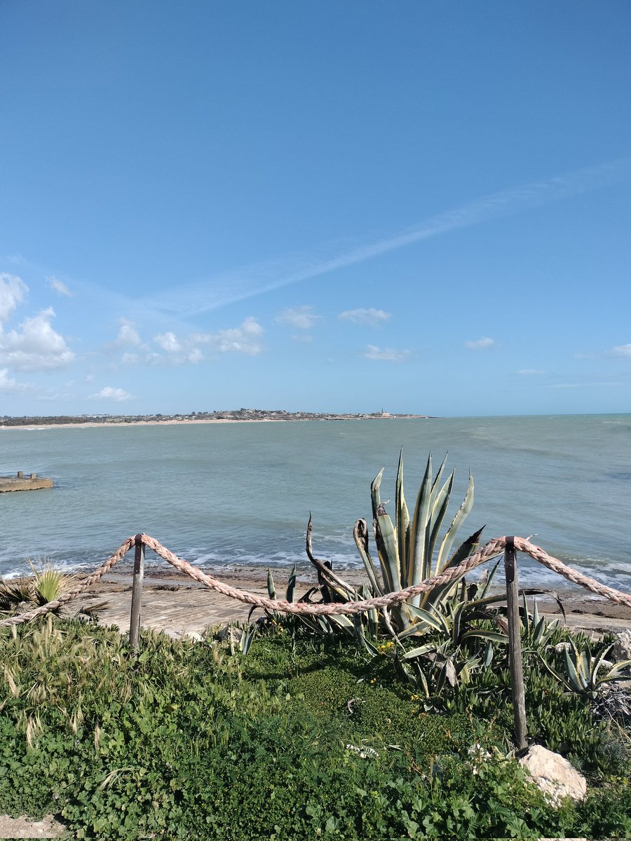 Sole, mare, #Sicilia ...Who could ask for anything more?