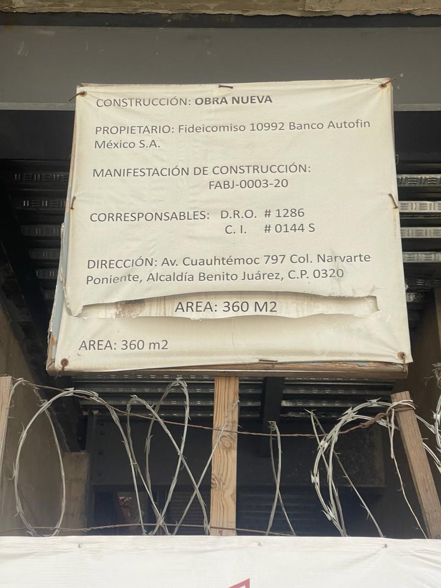 Diego_Ibanez's tweet photo. @GobCDMX @AlcaldiaBenito @PAOTmx @SOBSECDMX 
Después de levantar varios SUACs, que fueron marcados como resueltos al instante por la alcaldía, a ver si por aquí aclaran. No hay permiso de obra vigente y comienzan a trabajar a las 7 am , y también los fines de semana. https://t.co/qGpPHJ85aU
