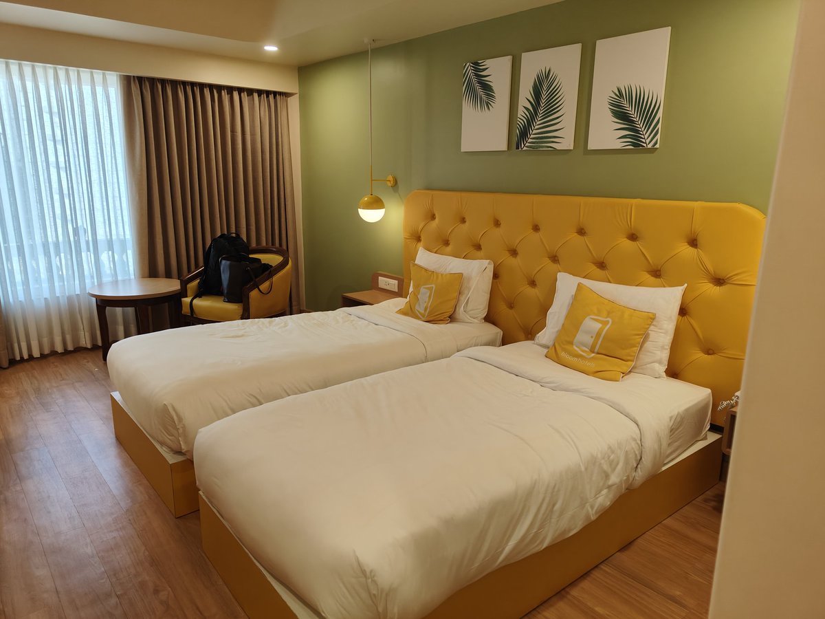 ndcnn's tweet photo. Quick personal trip to Chennai . Stayed at @bloom_hotels for the first time and loved the sunny vibe, cheerful service and use of tech (a helpful chatbot) . Another high point was a meal at @Savyarasa ! Extremely good! And great service again! https://t.co/BxI0naXjMX