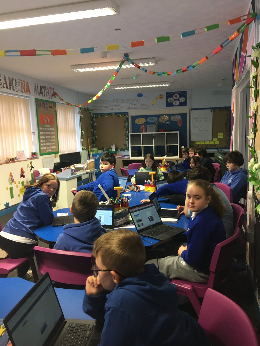 Year 6 pupils enjoying another live session with @dom_traynor to celebrate British Science week. The pupils Adobe skills are developing brilliantly! @HwbAddysg_Cymru