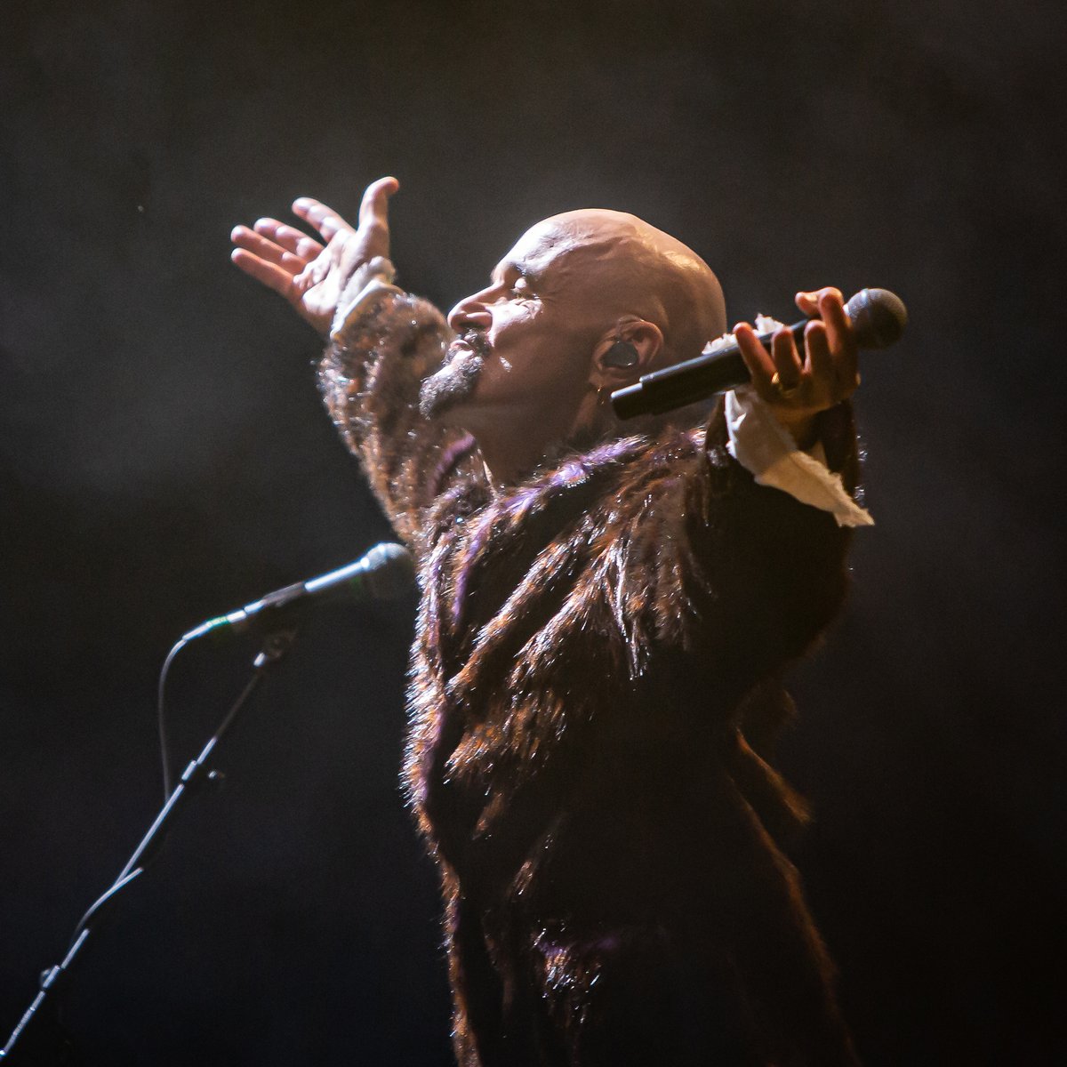 wearejames's tweet photo. We have arrived in Mexico. Remaining tickets for our headline Guadalajara show on Friday are available here: https://t.co/cY1JMKtwr8 https://t.co/LHgH2kLteu