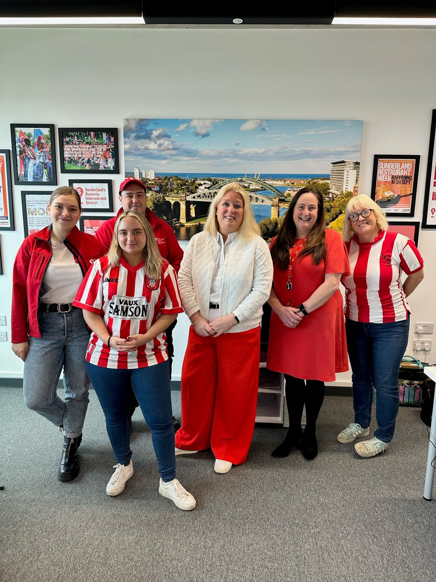 IT'S RED AND WHITE WEEK 🔴 ⚪ Today Sunderland BID is supporting @SAFCFoL for Red and White Week! Join in by wearing red and white and donate a minimum of £1 ⚽ HOW TO DONATE Text FOLFIVE to 70085 or visit bit.ly/43d5cG7