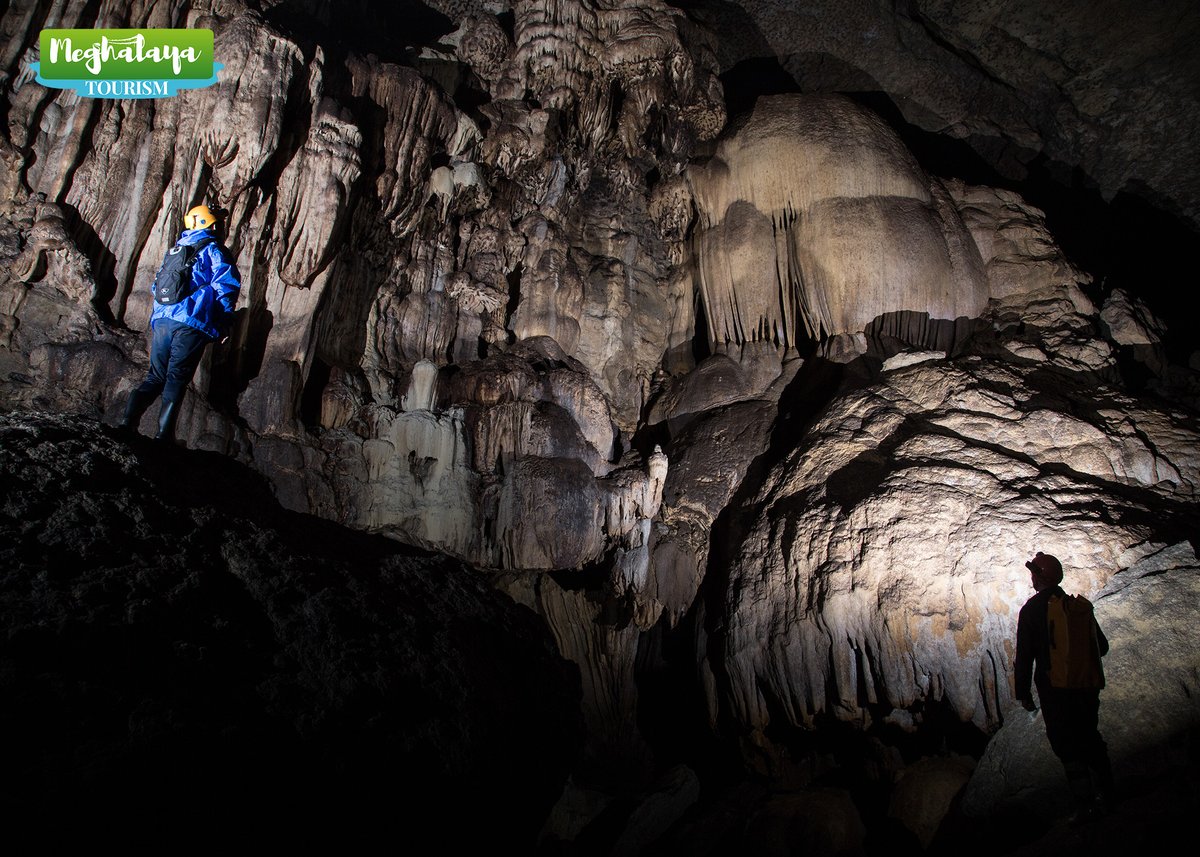 Seasoned spelunkers would surely LOVE Siju Cave. This cave is more than just a cavern, it is a journey that will leave you with magnificent memories! 📍Siju Cave, South Garo Hills District #Meghalaya #MeghalayaTourism #Cave #IncredibleIndia #Spelunker