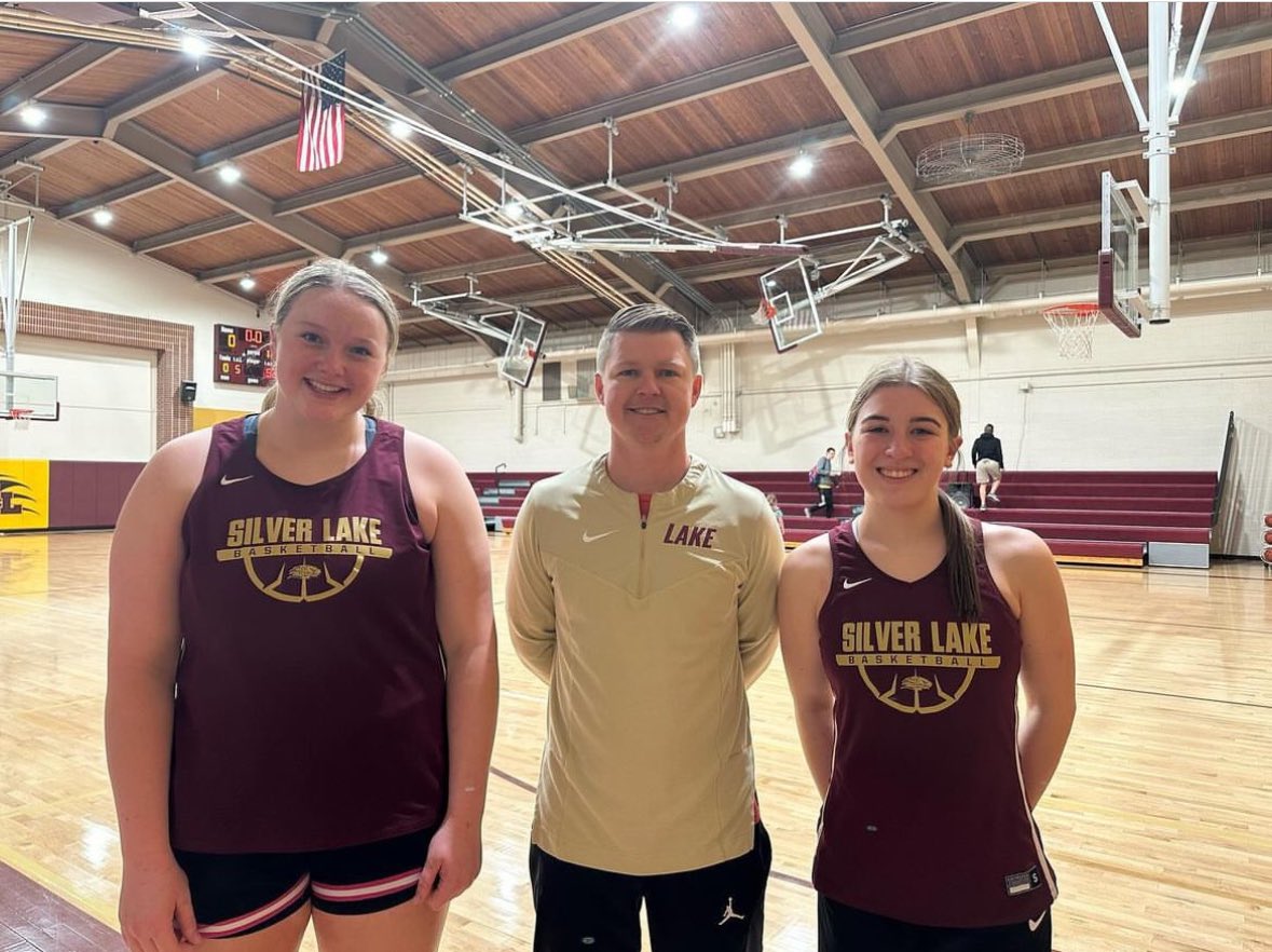 sportsinkansas's tweet photo. Sports in Kansas Girls 🏀Coach of the Year Finalists Announced for every classification in Kansas 

View: https://t.co/Ldqqmjc7Bp

Presented by @MammothBuilt @safeks @nextechwireless @watcorail @LewisMotorsGC https://t.co/DwapeOF938