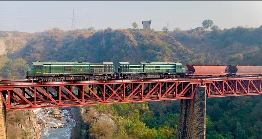 The History Of Rawalpindi Division of Pakistan  Oldest Railway Bridge Korang Situated between Sihala and Chaklala .The Holy Sitting Place of Mr Shah Abdul Latif Imam Bari Sarkar  available on the top of tunnel  Otherwise No need of Tunnel.
#PTI_Folllowers 
#drakes
#ramdankareem