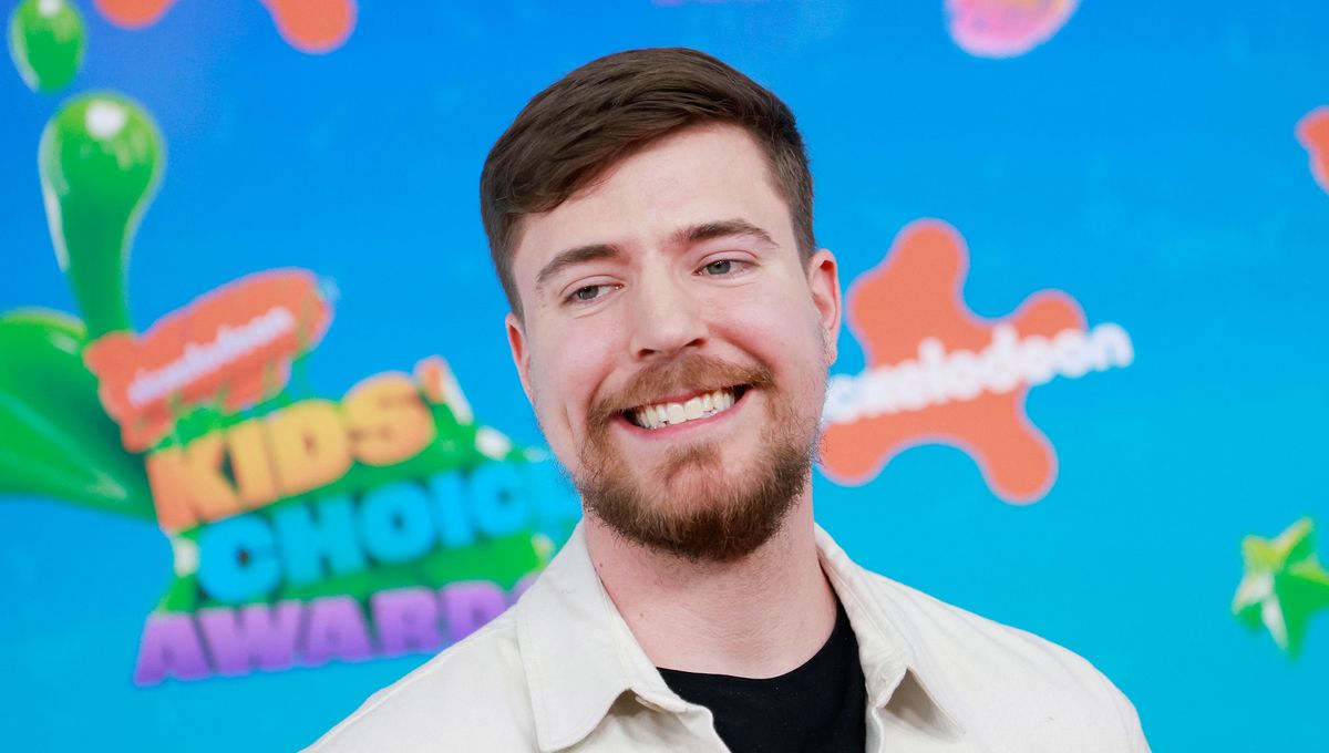 Le Youtubeur MrBeast a décidé de réduire le nombre de plans dans ses vidéos, et ce n'est pas qu'un détail

Effet d'annonce ou coup de com ? 🙄

🎙️ Claire Decommer, Lead CSM de <a href="/Reech_com/">Reech</a> a analysé pour <a href="/franceinter/">France Inter</a> le pourquoi de ce changement

hubs.li/Q02pgHQN0