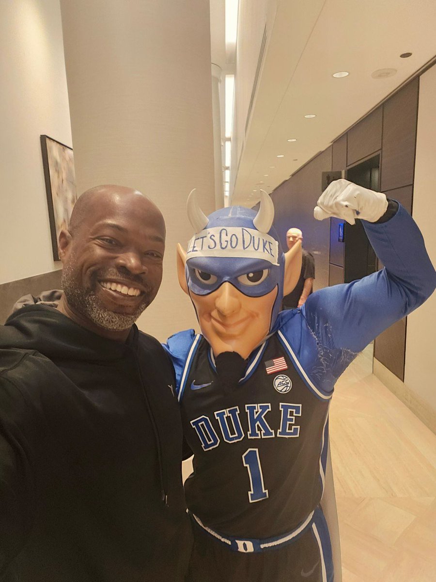 In DC for the @ResearchAmerica Awards Celebration and randomly run into my homie! @DukeU #GoDuke