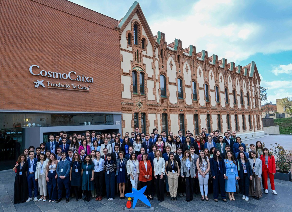 martaa_ib's tweet image. I’m very grateful to have been officially awarded the “la Caixa” INPhiNIT doctoral fellowship at CosmoCaixa yesterday! Feeling overjoyed for being able to share this special moment with my family and peers! @BecariosFLC