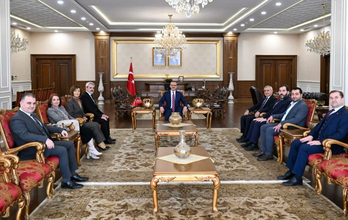 Türkiye Kent Konseyleri Birliği Yönetimi, Kocaeli'nde bir araya geldi. Sedat Köse Başkanlığında gerçekleşen toplantıda, birlik üyeleri Kocaeli Valisi Sayın Seddar Yavuz'u ziyaret etti. Ziyarette, 15. Dönem Yönetimi tanıtıldı. @trkkb
