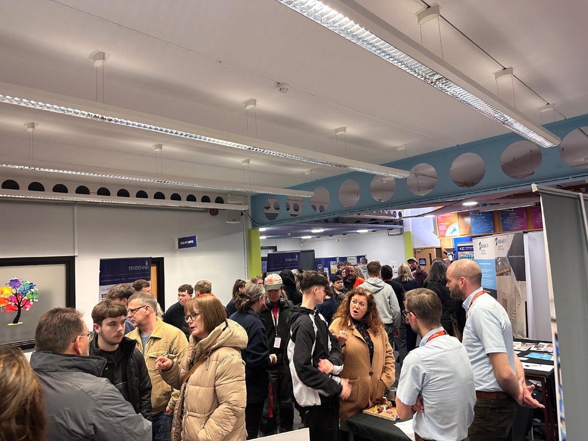 A successful night at the #Apprenticeship Jobs Fair at our Camborne campus 🙌 It was great to get a range of businesses together to showcase what apprenticeships they offer & where an apprenticeship could take learners! Thank you to all the employers for coming along 🤩