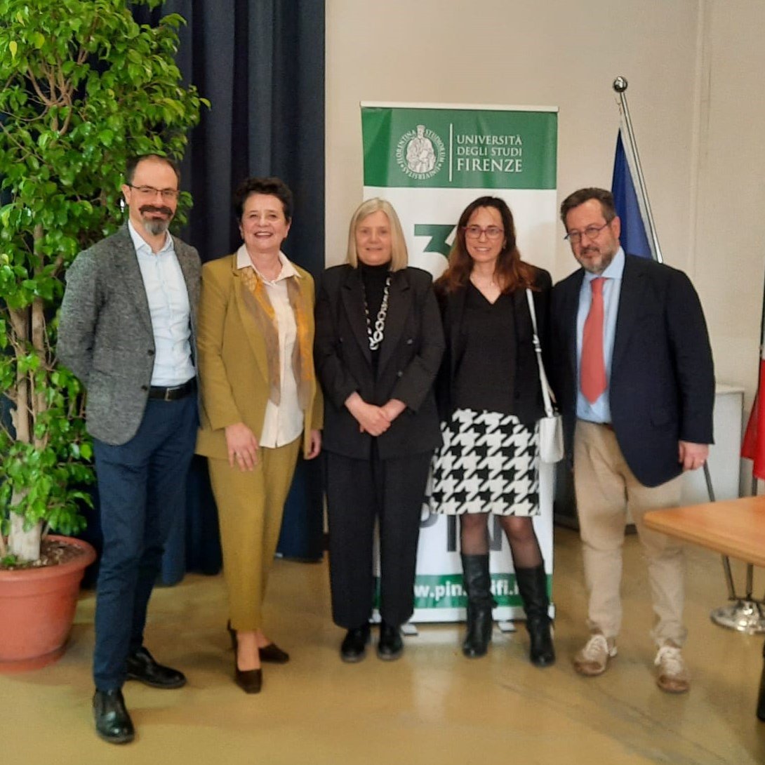 #Prato celebra i cento anni dell’Università di Firenze. Un omaggio che è avvenuto stamani in occasione dell’inaugurazione delle attività dell’anno accademico 2023/24 alla sede del @pinpoloprato, alla presenza della rettrice @_alexpetrucci 👉 u.garr.it/X6evX #100Unifi