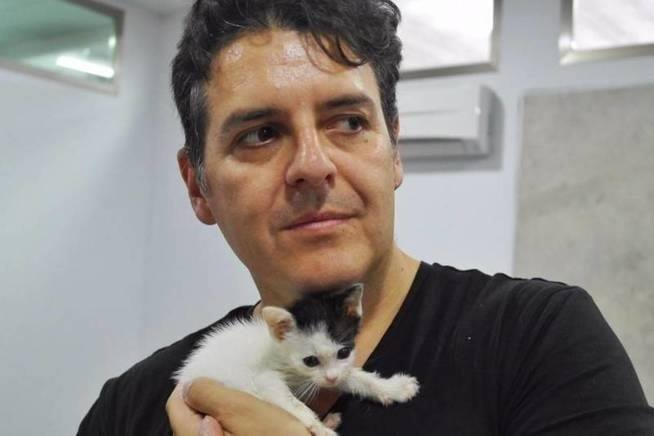 siviaromera1's tweet photo. Este es Iván Jiménez, muchos de vosotros lo conoceréis bajo el seudónimo de Victor Larkhill, responsable de LETS ADOPT ESPAÑA. Fue detenido en 2020 por un presunto delito de estafa de 700.000 mil euros donados para animales
https://t.co/4fg3XNgMQw https://t.co/ACoaZN7wjN