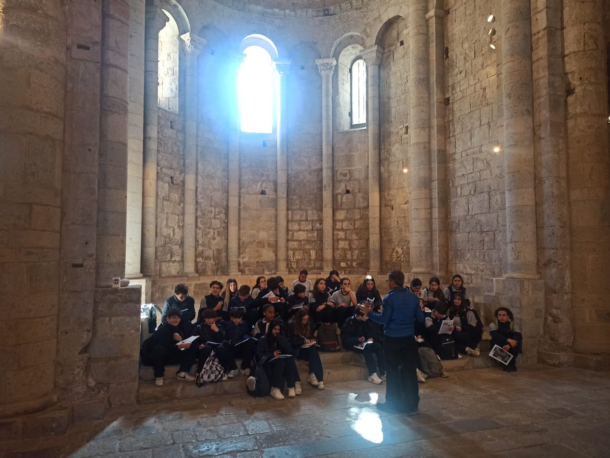 ESONatzEsplu's tweet photo. Fem un recorregut per la Girona medieval #3esontz #Girona https://t.co/UeI21gXj3x