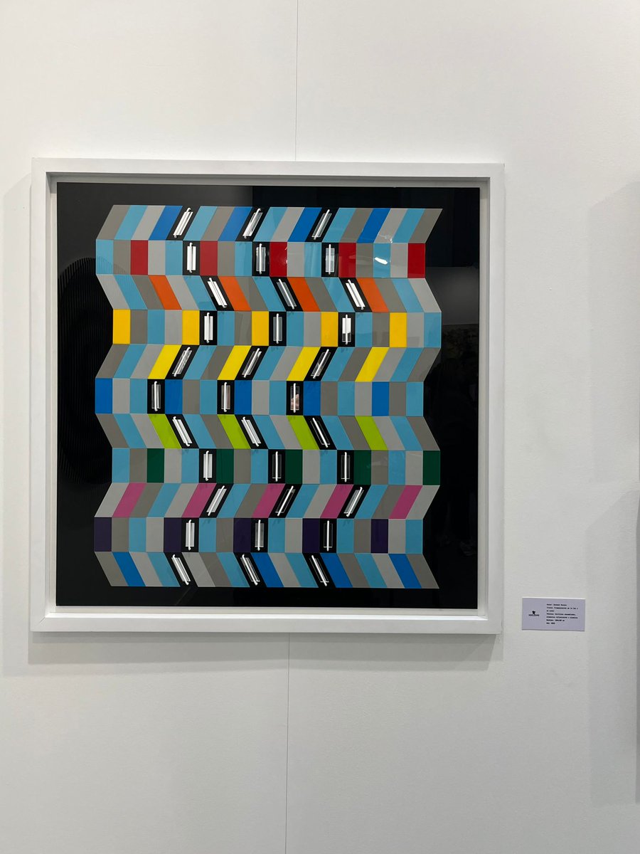 MoCuLat's tweet photo. Del 6 al 10 de Marzo en el Palacio Cibeles de Madrid se realizó la decimonovena edición de @ArtMadrid en la que se destacaron varios artistas latinoamericanos. 
El venezolano, nos deslumbró con piezas inspiradas en el arte #cinético y el cubano con su trabajo de #hiperrealismo https://t.co/gVdgfoHOsA