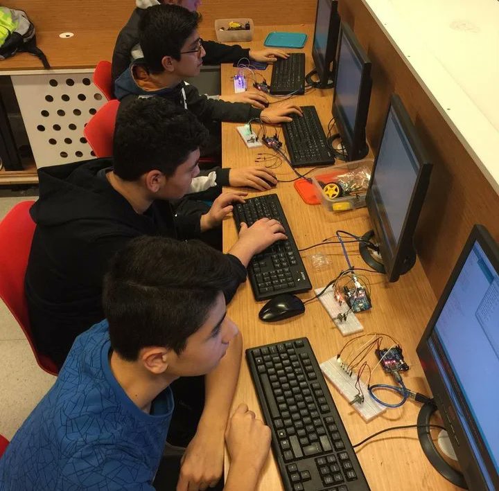 Bilim ve Teknoloji Haftası'nda çeşitli branşlarda bilimi özendirmek,bilim ve teknoloji arasındaki bağlılığı gösterebilmek amacıyla okulumuzda çeşitli etkinlikler yapıldı.
<a href="/istanbulilmem/">İstanbul İl Millî Eğitim Müdürlüğü</a> <a href="/MemBayrampasa/">Bayrampaşa İlçe Milli Eğitim Müdürlüğü</a> <a href="/ogretmenimist/">Öğretmenim Benimle</a> <a href="/TC_Bayrampasa/">T.C. Bayrampaşa Kaymakamlığı</a> <a href="/tcmeb/">Millî Eğitim Bakanlığı</a> <a href="/bitem_dernegi/">BİTEMDER DERNEGİ</a> <a href="/istanbul_MTE/">İstanbul Mesleki ve Teknik Eğitim</a>