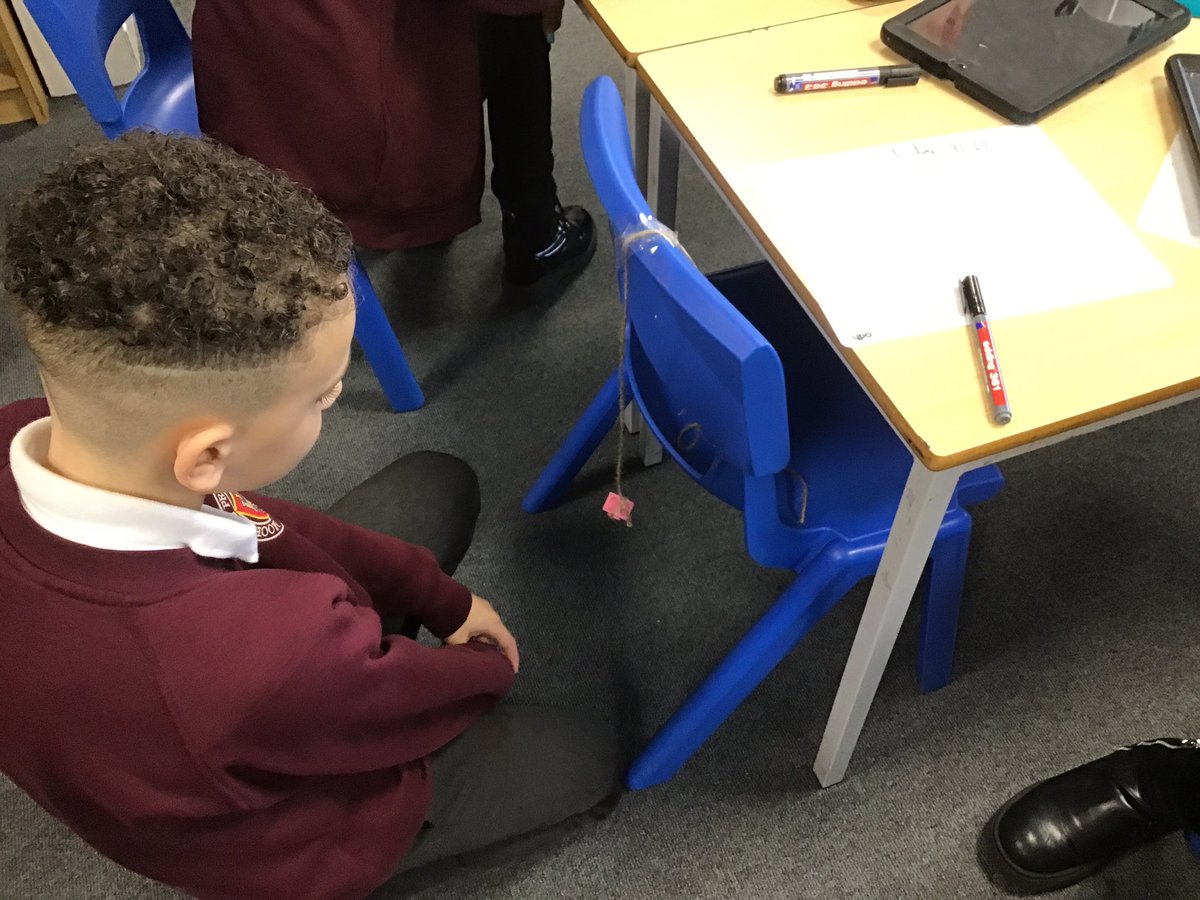 Year 4 have been investigating pendulums as part of #BritishScienceWeek They timed how long their pendulum took to stop swinging and how many swings they could get in 30seconds. #MoorsidePAScience #MoorsidePA ⏱️🥼