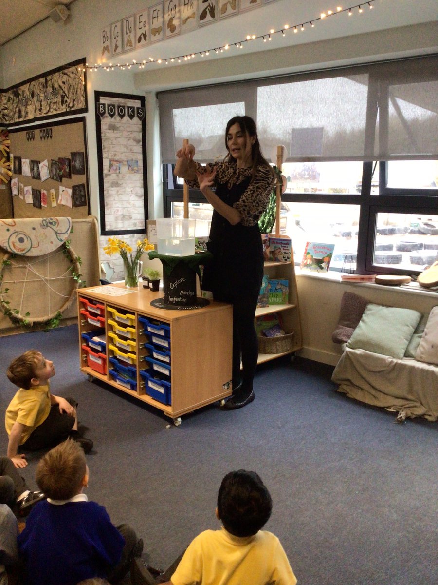 Canon_Reception's tweet image. We took part in our whole school science experiment and tested 3 biscuits to see which is the best for dunking! We were surprised by the results and are looking forward to sharing them with the rest of the school on Friday 🍪 #BritishScienceWeek #CSPSSTEM @CanonSharples @LT_Trust