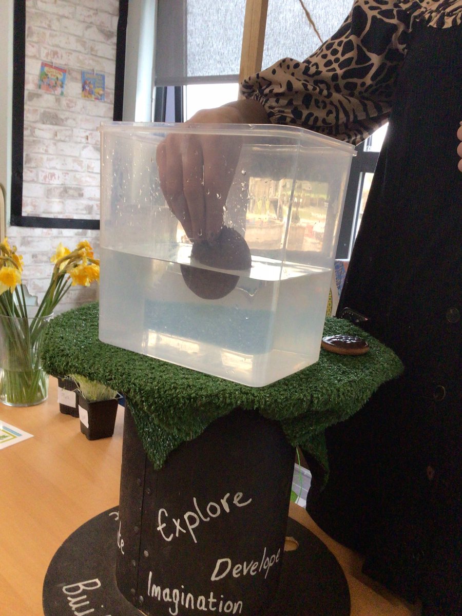 Canon_Reception's tweet image. We took part in our whole school science experiment and tested 3 biscuits to see which is the best for dunking! We were surprised by the results and are looking forward to sharing them with the rest of the school on Friday 🍪 #BritishScienceWeek #CSPSSTEM @CanonSharples @LT_Trust