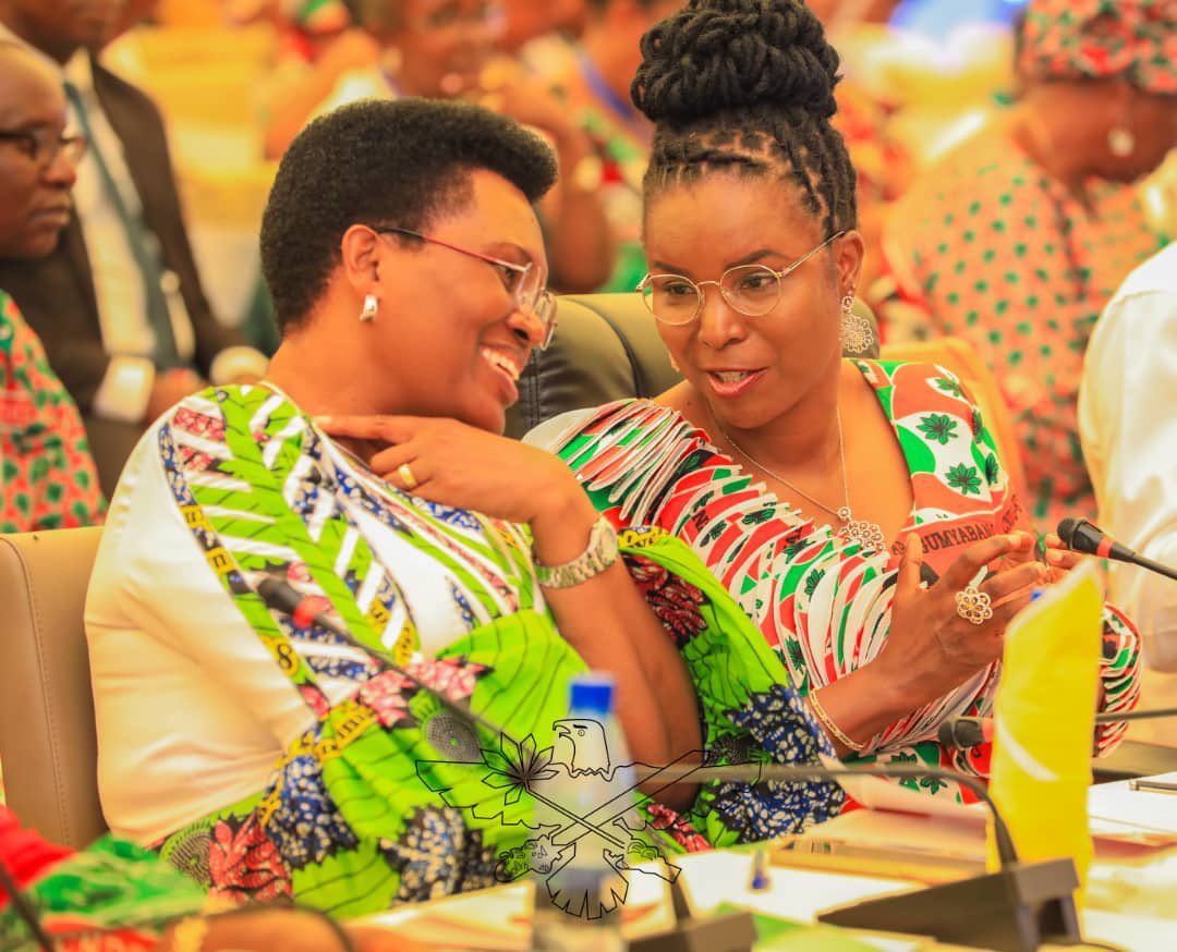 CnddFdd's tweet photo. Du 13 au 14 mars, différents thèmes abordés: 
-la vision, ses objectifs et ses indicateurs
-le rôle de la femme Mukenyererarugamba
-les défis et solutions liés au financement des PME féminines
-les déterminants de la croissance économique
-les bonnes pratiques des autres pays. https://t.co/5qiQRS55VH
