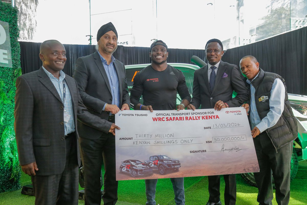 Flo_008's tweet image. Handing over of the cheques. Last year vs this year ✨

#ItsInOurDNA
#CFAOMotorsDrivesKenya