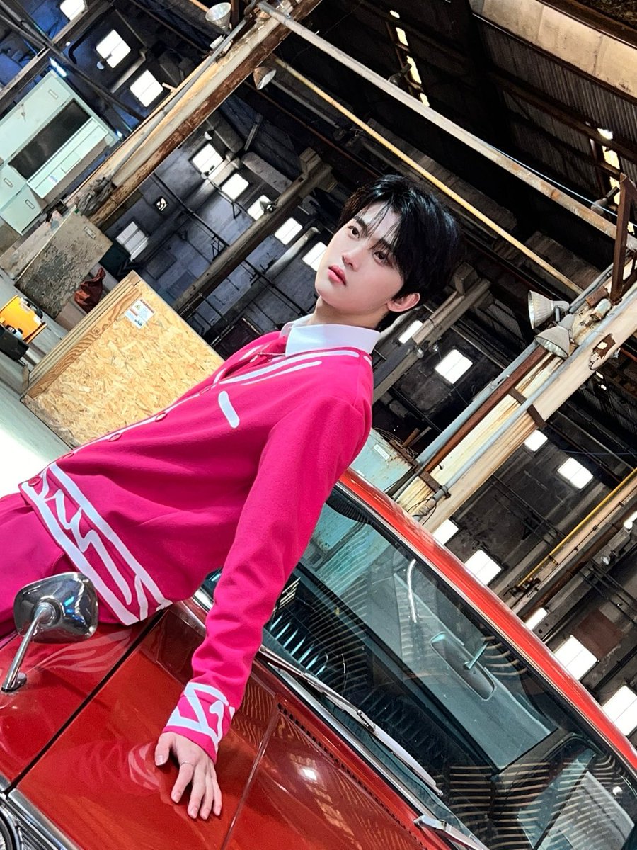 LUN8_members's tweet photo. [#도현] 
LUV8!! 앞으로 잘 부탁해요❤️

#루네이트 #LUN8 #LUV8 #BUFF https://t.co/76gdgdPQEa