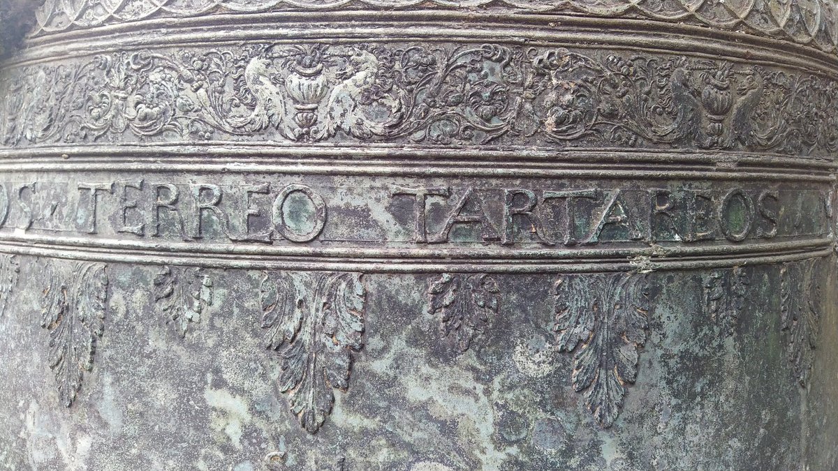 Terrified of Tartars Bell 🔔 🧵 “Terreo Tartareos” Inscription fully translated. “This inscription also mentions the uses of the bells” 😉 Follow for more posts like this ⬇️ Found by @GanzeboomH Translated by @IceMaster_T Part 1 of 3